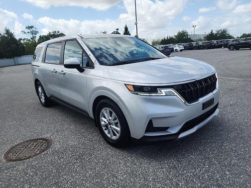 2022 Kia Carnival LX