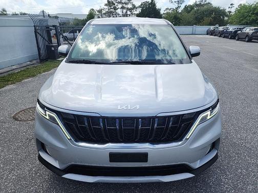 2022 Kia Carnival LX