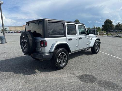 2023 Jeep Wrangler 4-Door Sahara