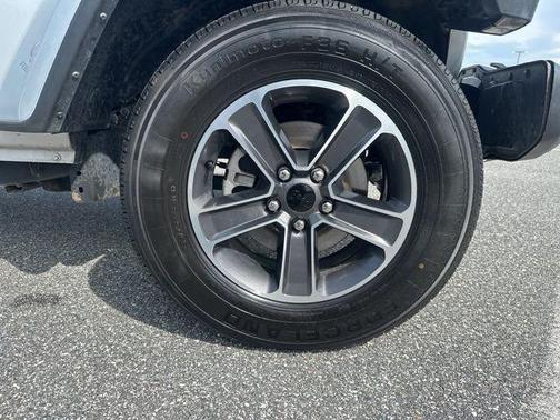 2023 Jeep Wrangler 4-Door Sahara