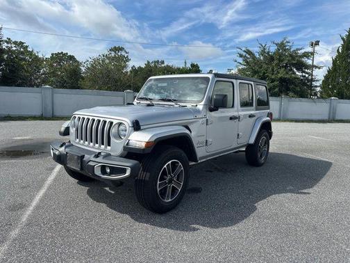Granite Crystal Metallic Clearcoat 2023 Jeep Wrangler 4-Door Sahara