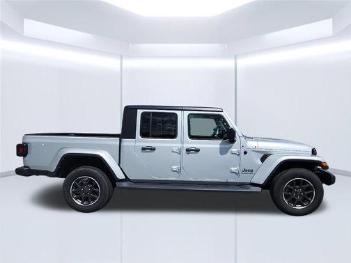 Silver Zynith Clearcoat 2022 Jeep Gladiator Overland