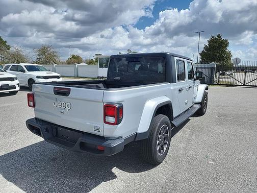 2022 Jeep Gladiator Overland