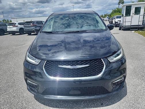 Brilliant Black Crystal Pearlcoat 2023 Chrysler Pacifica Hybrid Touring L