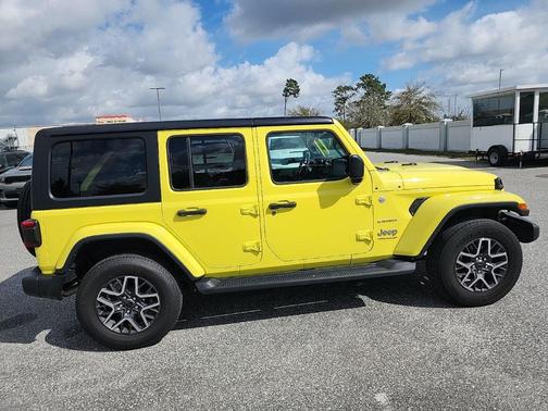 2024 Jeep Wrangler 4-Door Sahara