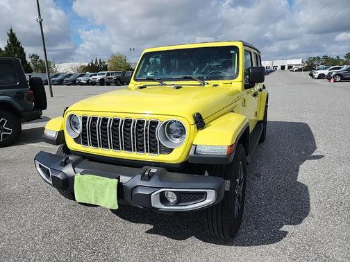Sarge Green Clearcoat 2024 Jeep Wrangler 4-Door Sahara