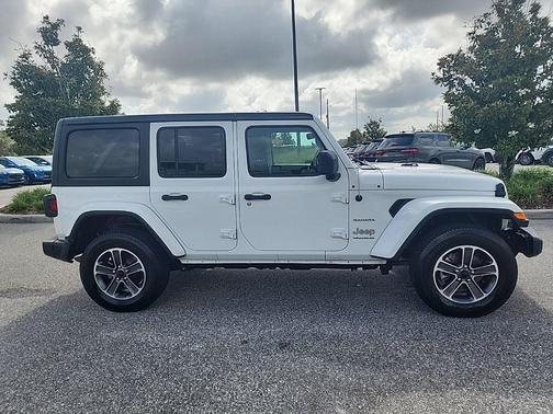 Bright White 2023 Jeep Wrangler 4-Door Sahara