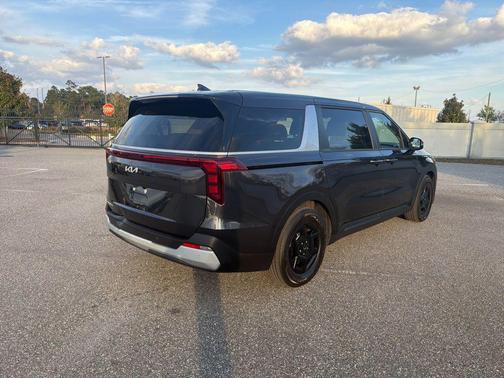 2025 Kia Carnival LXS