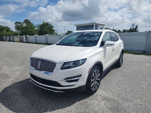 White Platinum Metallic Tri-Coat 2019 Lincoln MKC Reserve