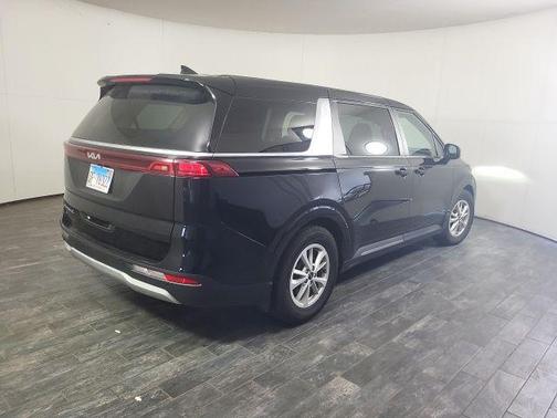 2022 Kia Carnival LX