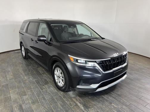 2022 Kia Carnival LX