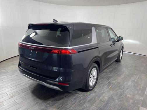 2022 Kia Carnival LX