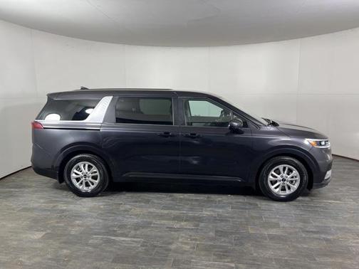 2022 Kia Carnival LX