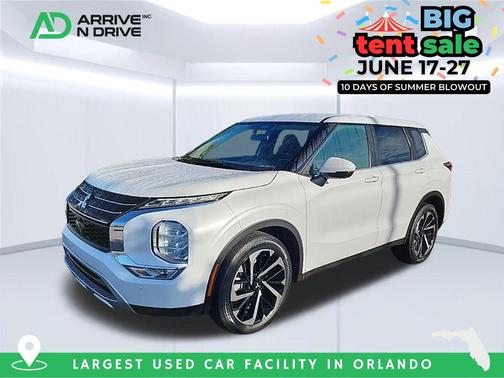 White Diamond 2024 Mitsubishi Outlander SE