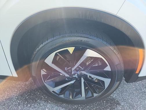 White Diamond 2024 Mitsubishi Outlander SE