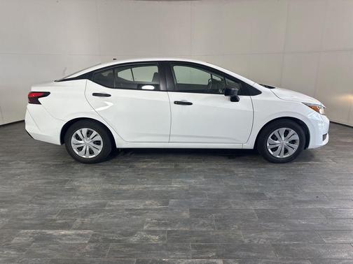 2023 Nissan Versa 1.6 S