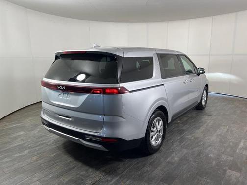 2022 Kia Carnival LX