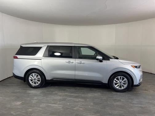 2022 Kia Carnival LX