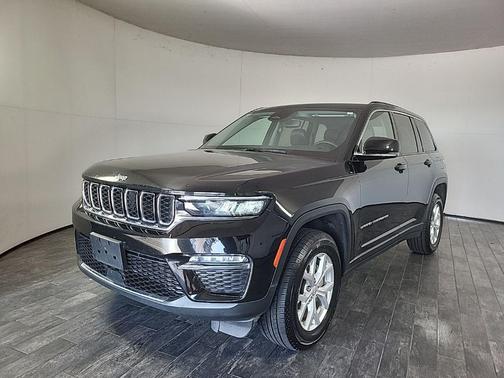 Diamond Black Crystal Pearlcoat 2023 Jeep Grand Cherokee Limited