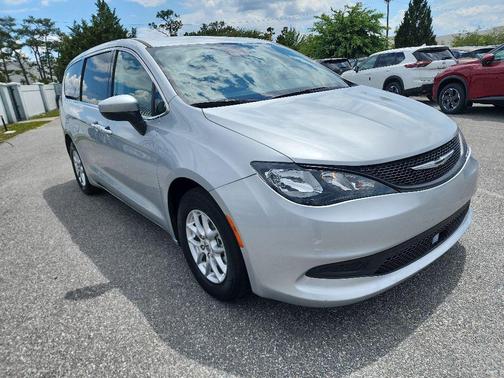 Silver Mist Clearcoat 2023 Chrysler Voyager LX