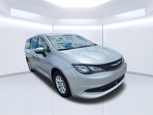 Silver Mist Clearcoat 2023 Chrysler Voyager LX