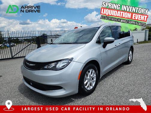 Silver Mist Clearcoat 2023 Chrysler Voyager LX