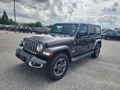 Sarge Green Clearcoat 2023 Jeep Wrangler 4-Door Sahara