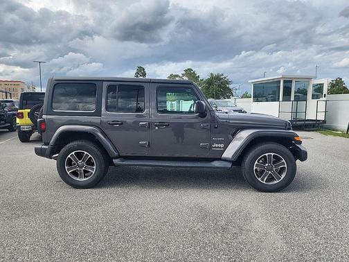 Sarge Green Clearcoat 2023 Jeep Wrangler 4-Door Sahara
