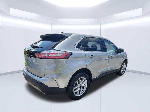 Carbonized Gray Metallic 2022 Ford Edge SEL