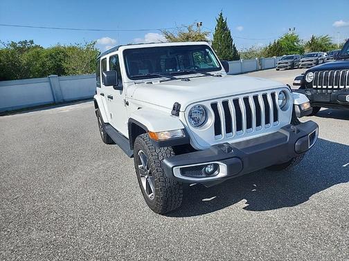 Bright White Clearcoat 2023 Jeep Wrangler 4-Door Sahara
