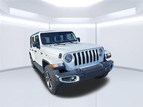 Bright White Clearcoat 2023 Jeep Wrangler 4-Door Sahara