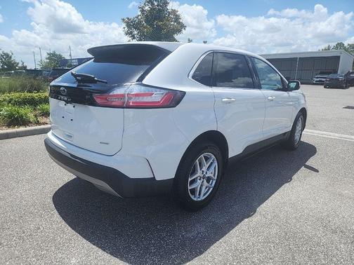 White 2022 Ford Edge SEL