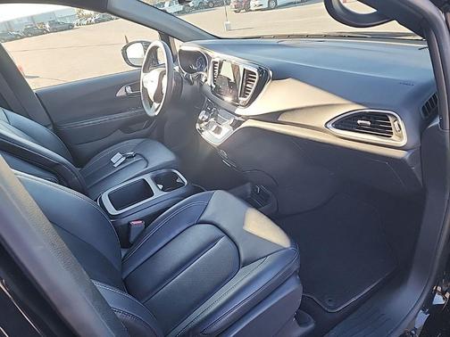 2025 Chrysler Pacifica L