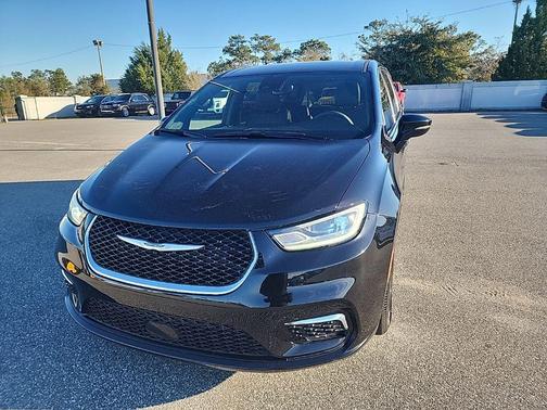 Diamond Black Crystal Pearlcoat 2025 Chrysler Pacifica L