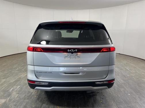 2022 Kia Carnival LX