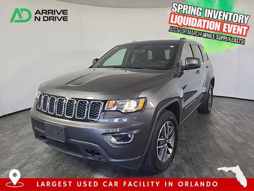 Granite Crystal Metallic Clearcoat 2021 Jeep Grand Cherokee Laredo