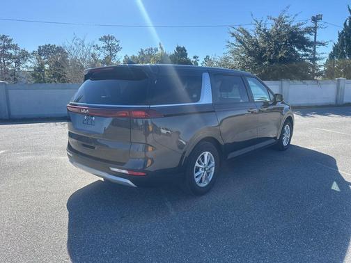 2024 Kia Carnival LX