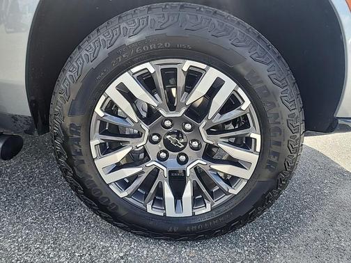 2025 Chevrolet Suburban 4WD Z71