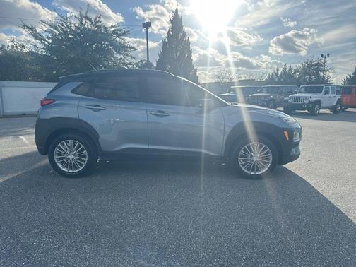 2020 Hyundai KONA SEL