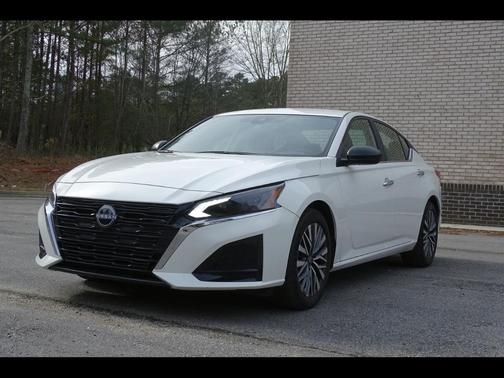 2025 Nissan Altima SV FWD