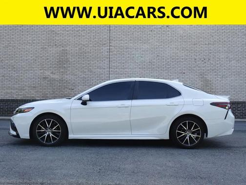 WHITE 2021 Toyota Camry SE