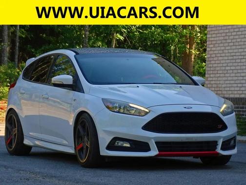 WHITE 2017 Ford Focus ST