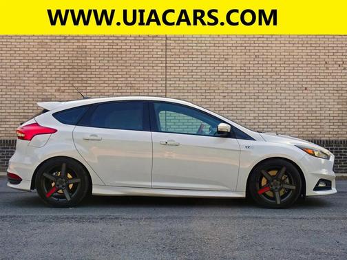WHITE 2017 Ford Focus ST
