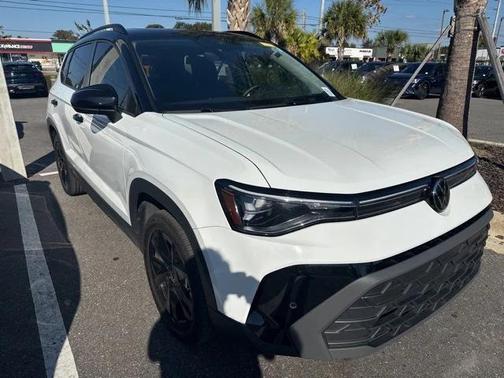 2025 Volkswagen Taos 1.5T SE Black