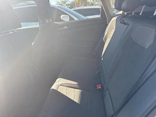 2025 Volkswagen Taos 1.5T SE Black