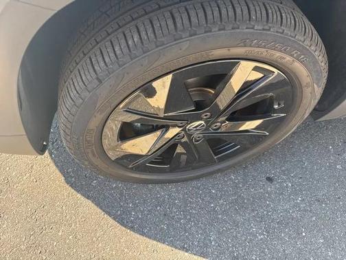 2025 Volkswagen Taos 1.5T SE Black