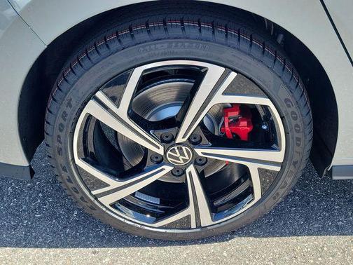 Alpine Silver 2026 Volkswagen Golf GTI 2.0T SE DSG