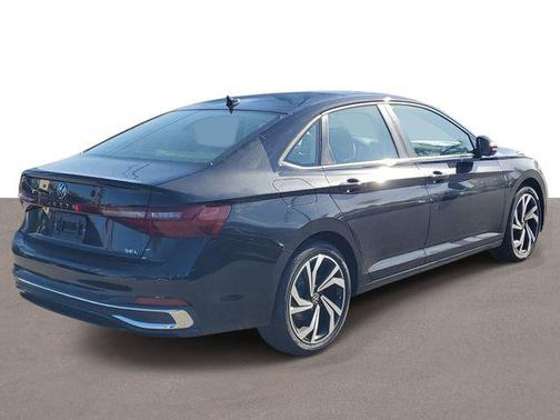 Deep Black Pearl 2026 Volkswagen Jetta 1.4T SEL