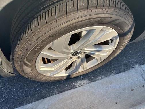 2023 Volkswagen Atlas 3.6L SE w/Technology