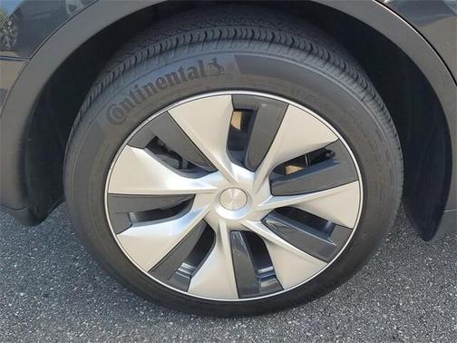2024 Tesla Model Y Long Range Dual Motor All-Wheel Drive